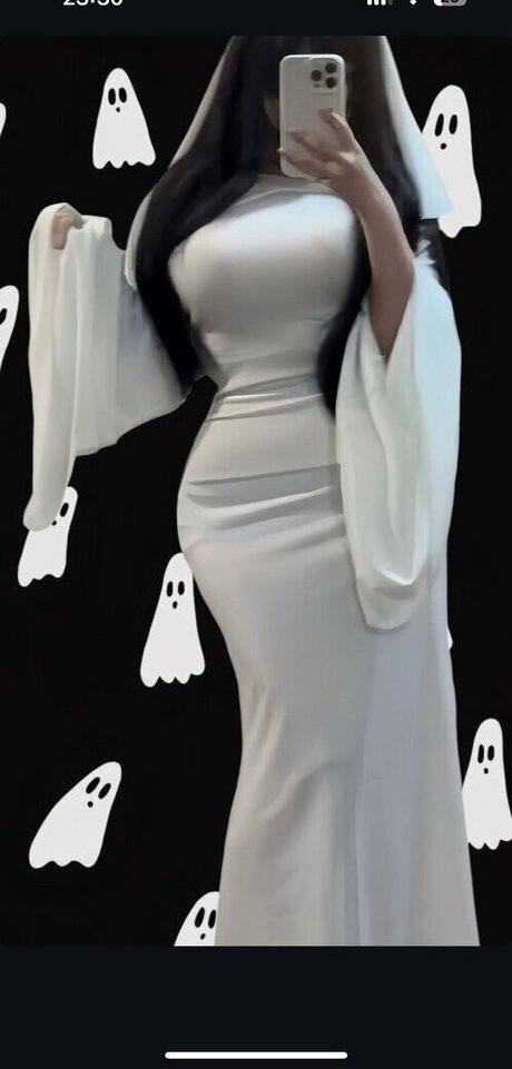 Neutralhoneymilkers model beautiful picture