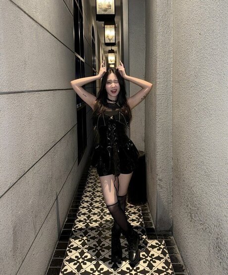 Mena Noona model naked images