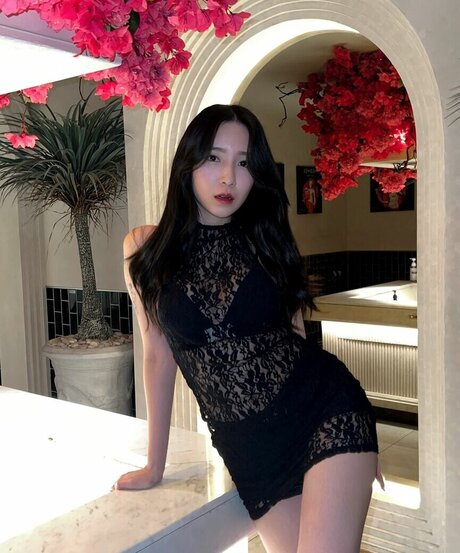 Mena Noona model nude gallery