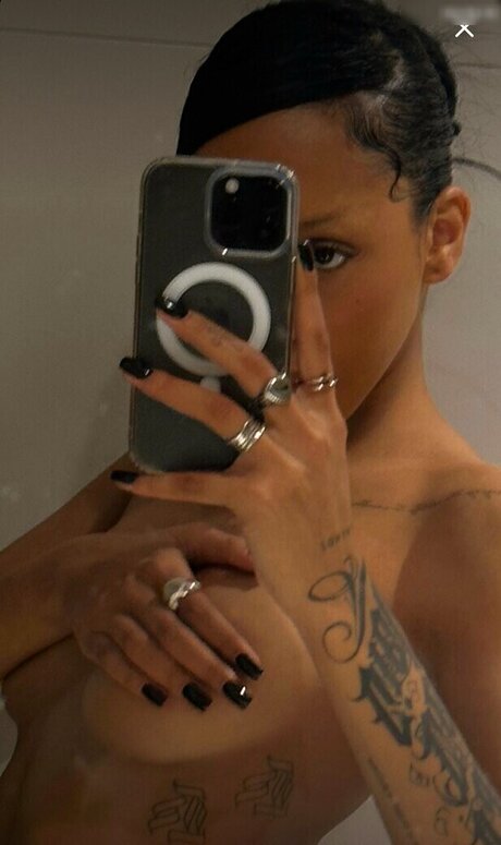 Aalishass Alishakone model sexy image