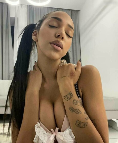 Aalishass Alishakone art model pics