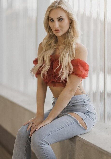 Giulie Hope Santana pornstar sexy photo