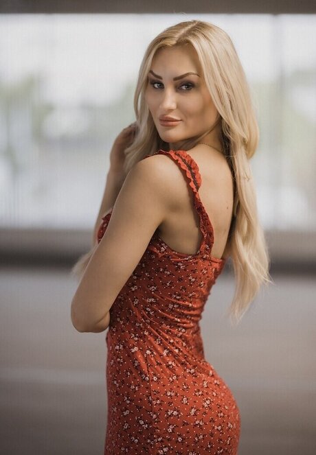 Giulie Hope Santana sexy star image