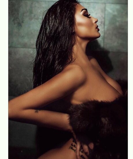 Pingvidii pornstar naked photo