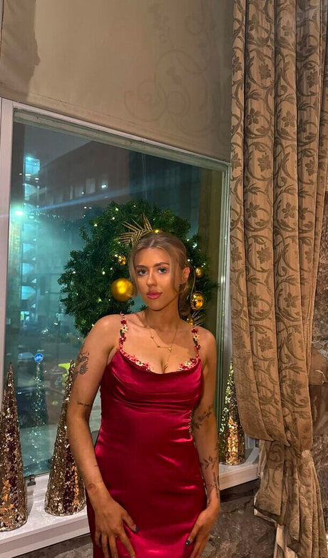 Emma Cassidy sexy pornstar img