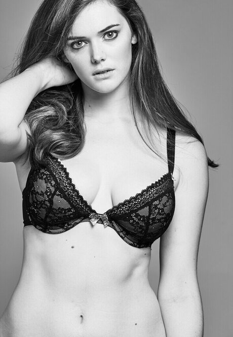 Sophie Thomas hd star photos