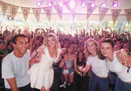 Mckenna Grace adult star picture