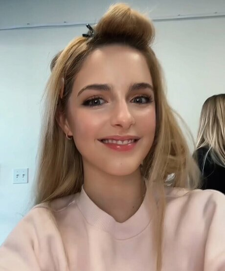 Mckenna Grace Profile pic