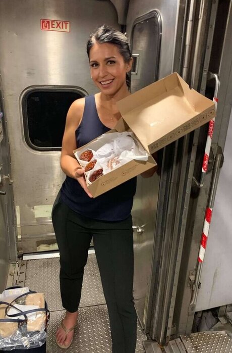 Tulsi Gabbard pretty model image