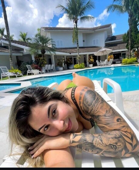 Iamleeandra model naked photo