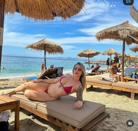 Iamleeandra top model picture