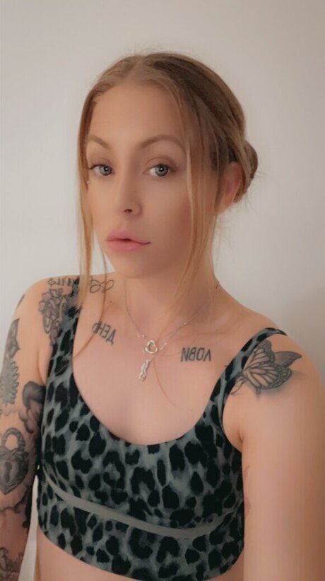 Leah Luv erotic actress pic