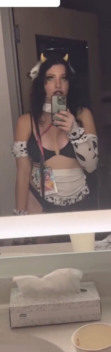 Notsoerudite pornographic actress pic