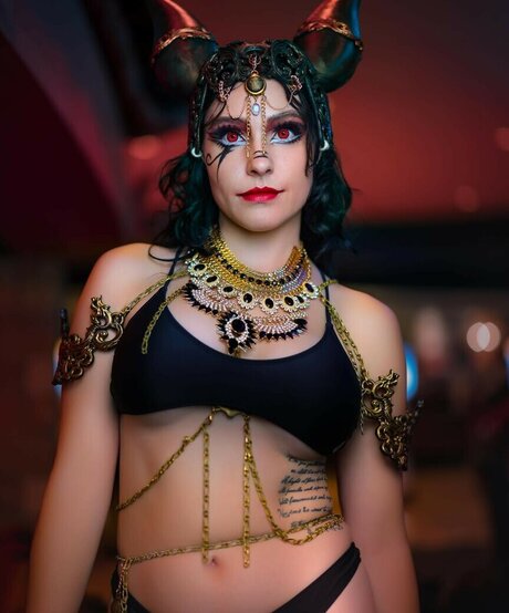 Notsoerudite model exclusive photos