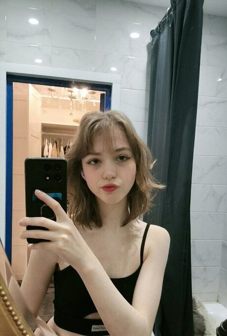 lotakarpium art actress pictures