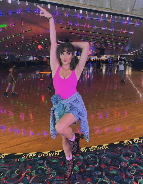 Felicia Thornsbury star top pic