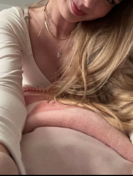 maya zrv nice actress photo