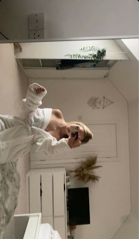 maya zrv naked star photos