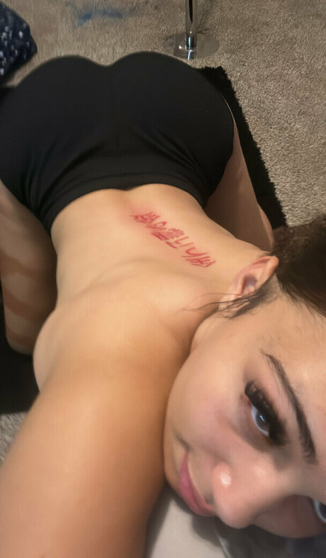 cherryizzyy pornstar erotic pictures