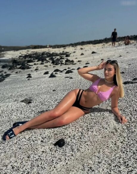 Rosajcb hot model img