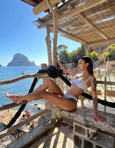 tropikalyy art model gallery