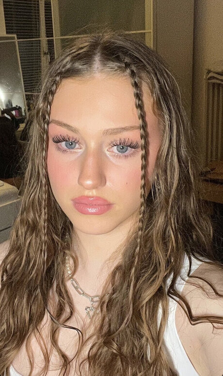 Yana Clare sex pornstar pics