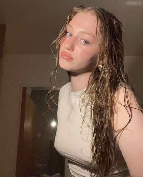 Yana Clare star adult picture