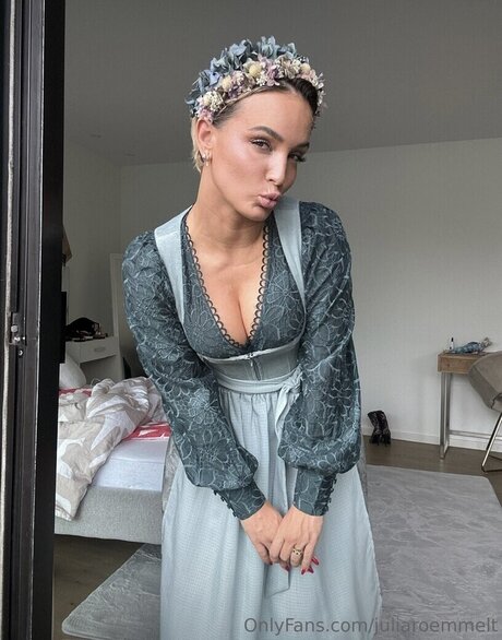 Julia R mmelt star sexy images