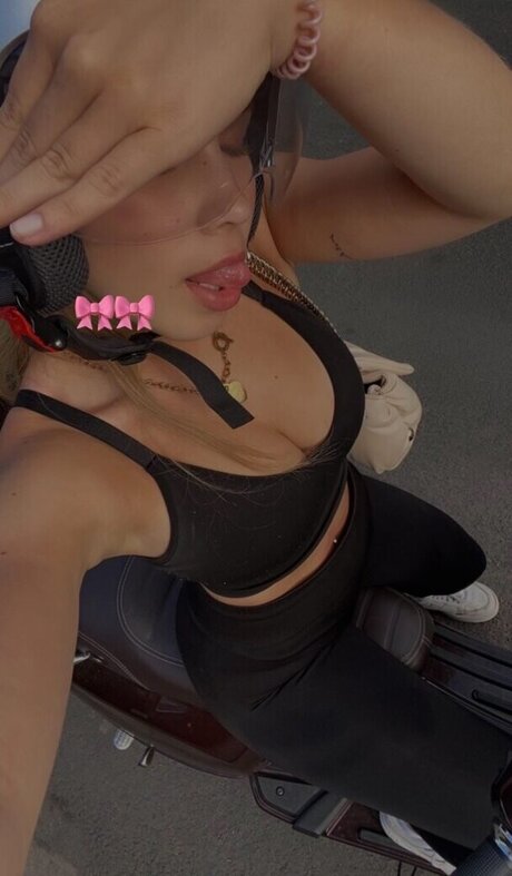 celinajoyy naked star photo