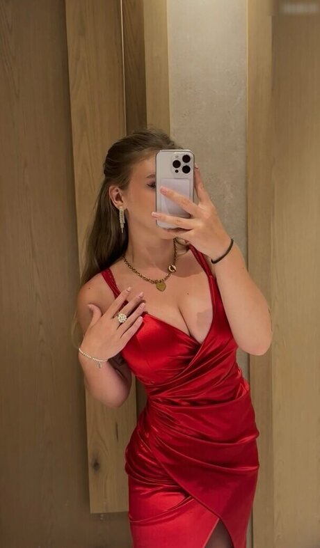 celinajoyy nice actress photo