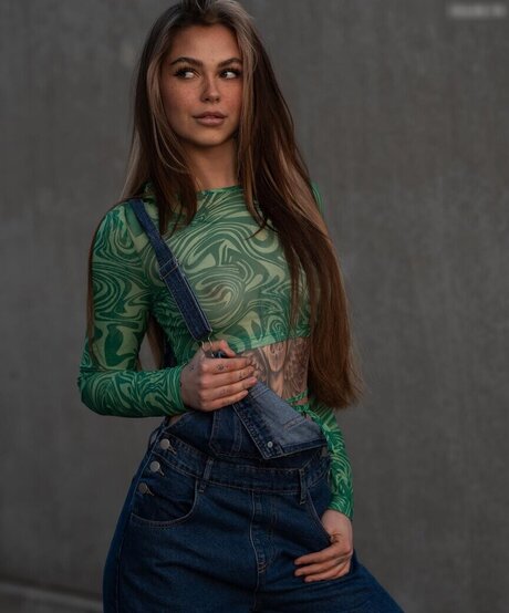 Tizeax porn actress picture