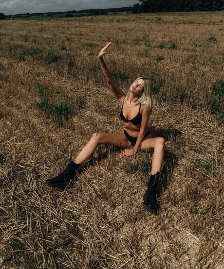 Simone Sevignani actress gallery