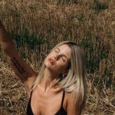 Simone Sevignani pornstar perfect img