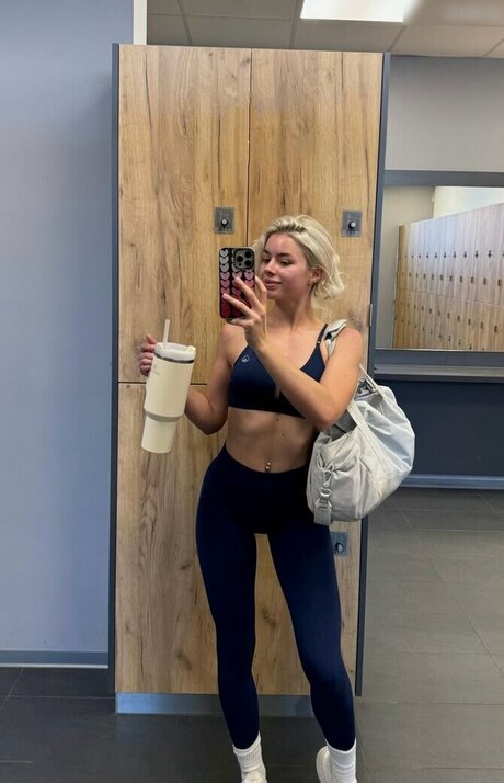 Kim Schiele model art gallery