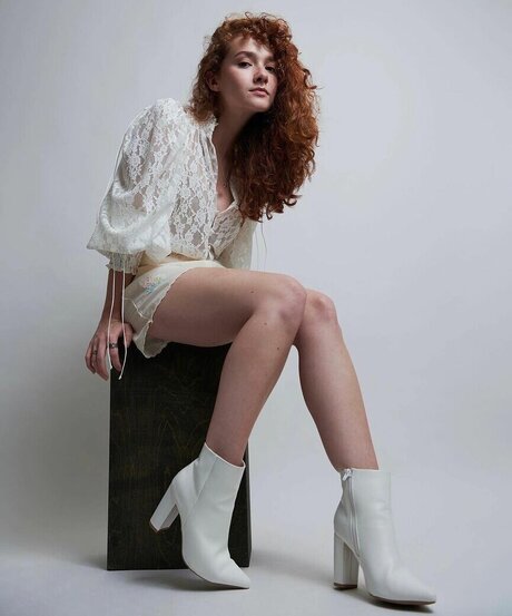 Taylor Richardson nude pornstar archive