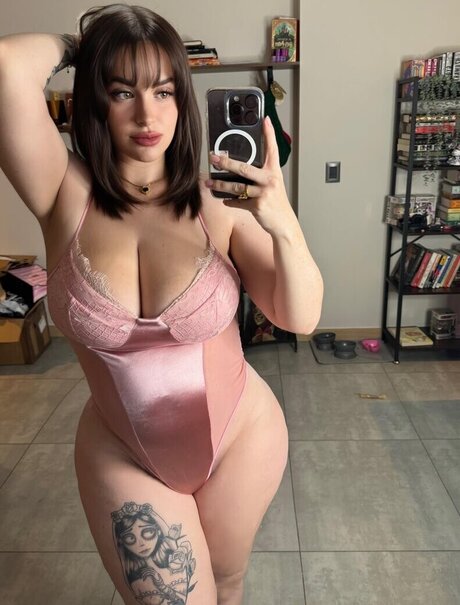 Lea Stays Peachy high quality model picture