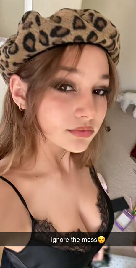 Sara Dobrik star sexy photos