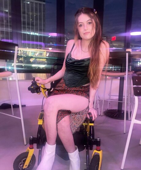 Fiona Cauley nude model gallery