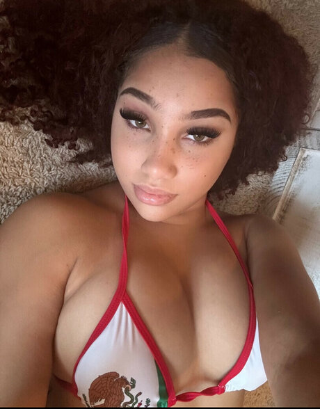 _hazelsent_ model top photo