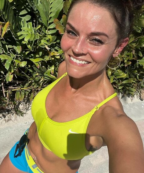 Julie Felton erotic actress pics