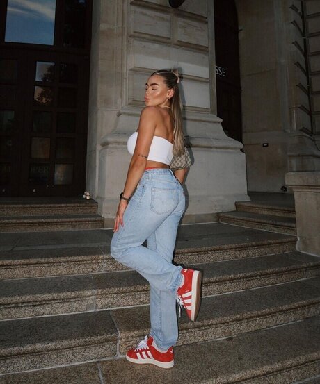 Lenaknk sexy model pic