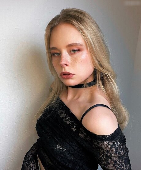 Marieejoan pretty star pic