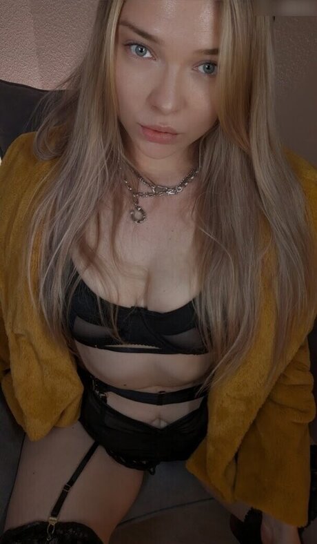 neeviliciouz pretty pornstar img