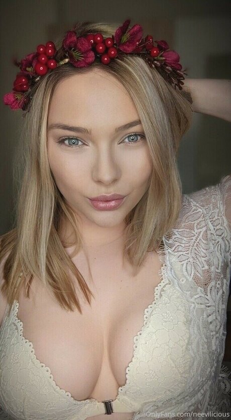 neeviliciouz actress images