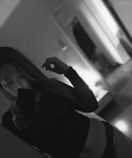 neeviliciouz nude actress images