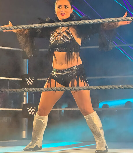 Lyra Valkyria model perfect pic