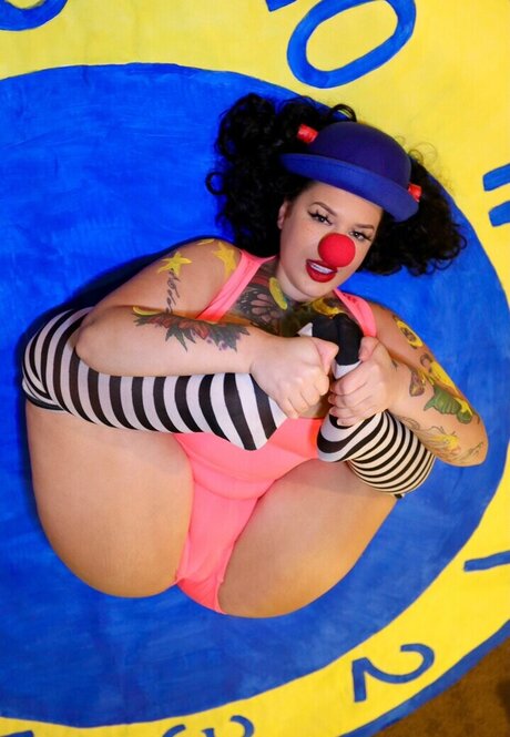 Shainarae model pornographic archive