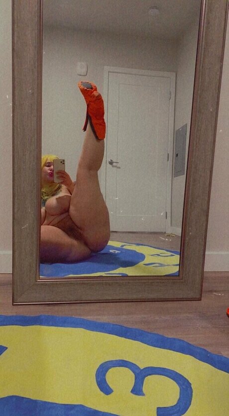 Shainarae model pornographic photos