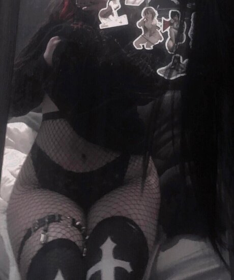 Livdracula model hot photos