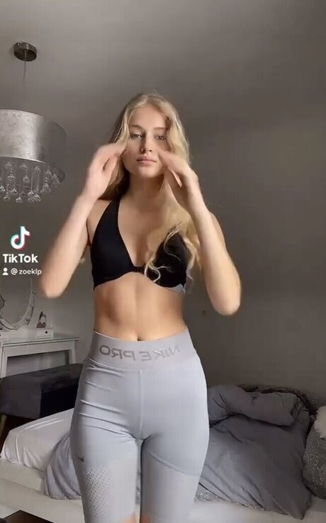 Zoe Kaeppele nudes actress photos